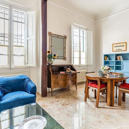 Bright Apartment With Private Garden And Balcony ฟลอเรนซ์ ภายนอก รูปภาพ