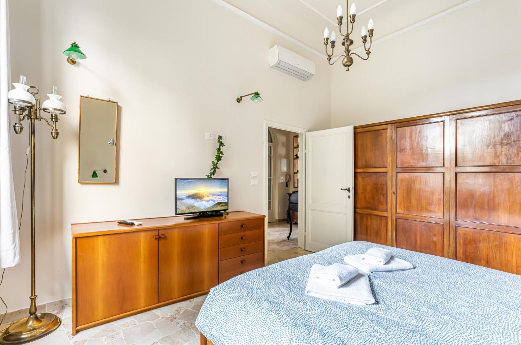 Bright Apartment With Private Garden And Balcony ฟลอเรนซ์ ภายนอก รูปภาพ