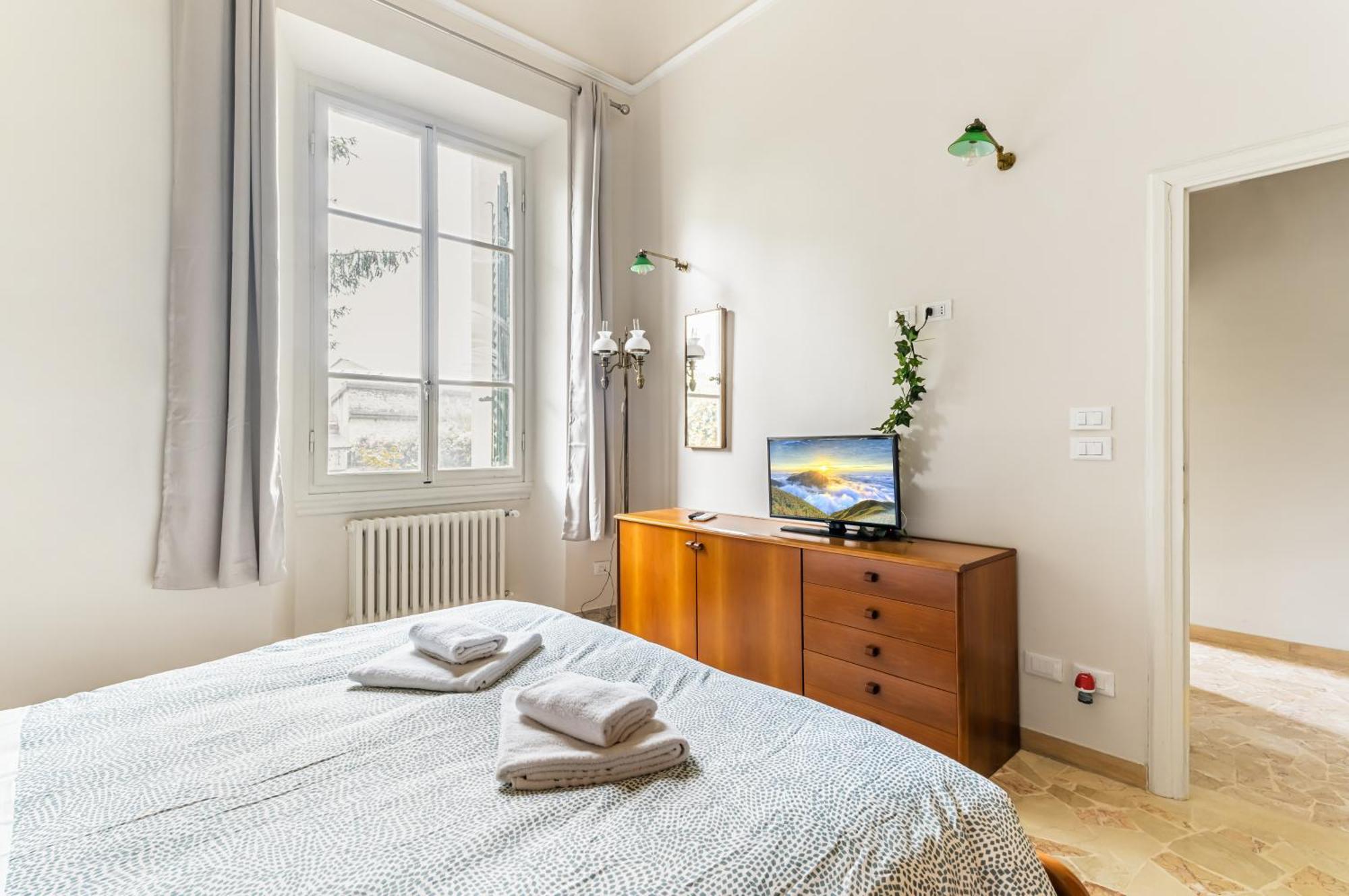Bright Apartment With Private Garden And Balcony ฟลอเรนซ์ ภายนอก รูปภาพ