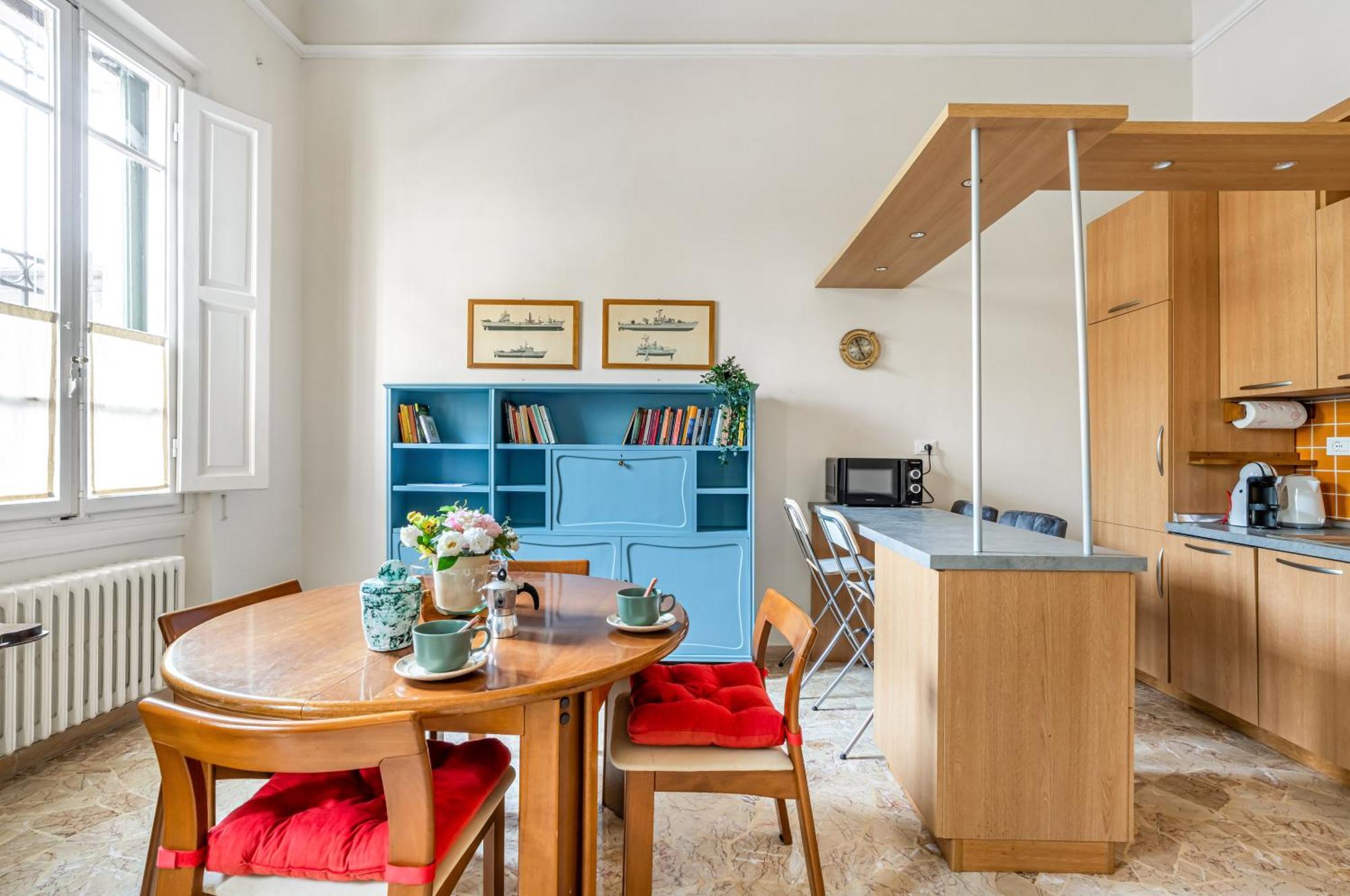 Bright Apartment With Private Garden And Balcony ฟลอเรนซ์ ภายนอก รูปภาพ